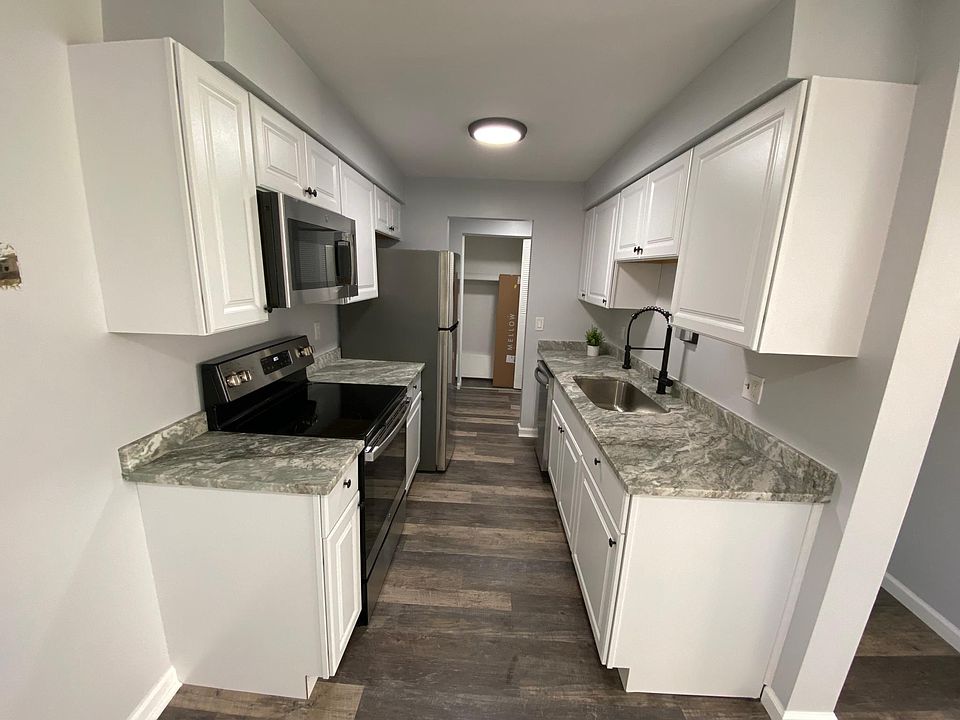 1st image of 547 Village Blvd N #547