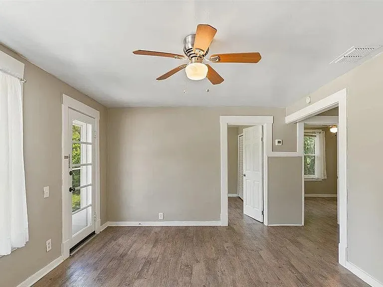 2300 Calloway Dr — Photo 3