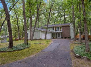 7517 Thorncrest Dr SE, Ada, MI 49301