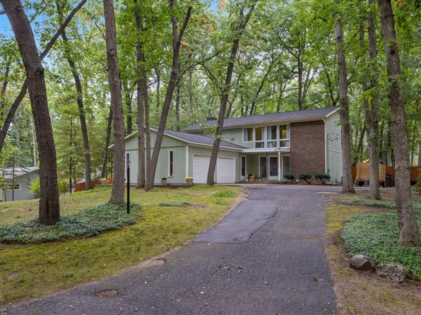 7517 Thorncrest Dr SE, Ada, MI 49301