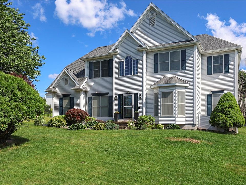 1st image of 3 Turnberry Dr
