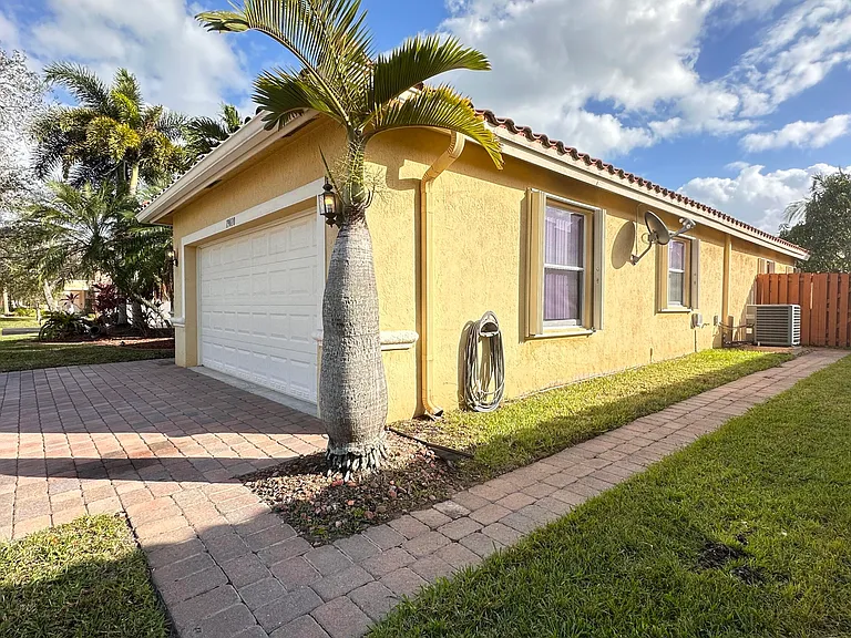 19010 SW 10th St — Photo 54