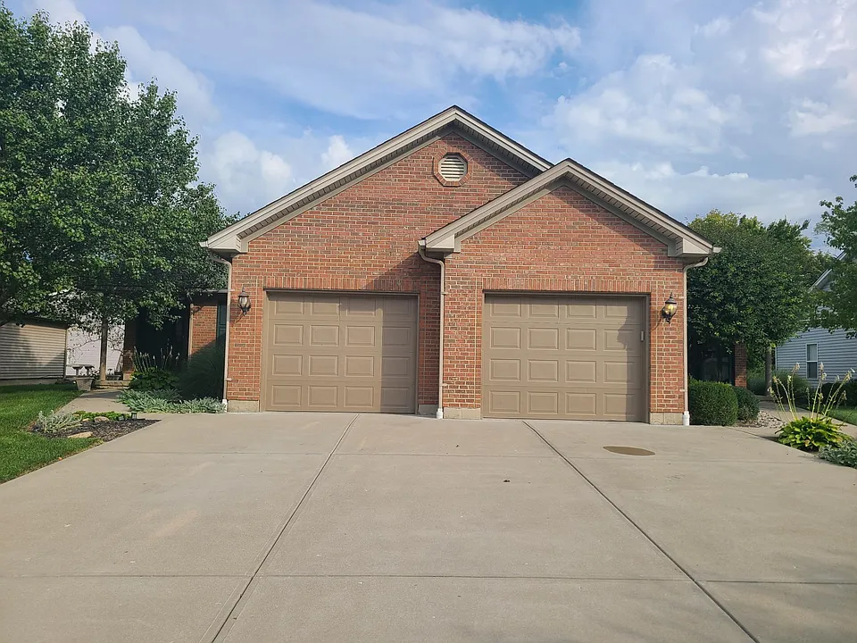 1093 Hunters Run Dr #A