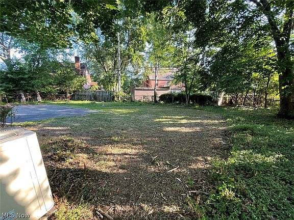 4th image of 3170 Van Aken Blvd