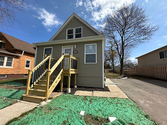 3rd image of 833 Prescott St