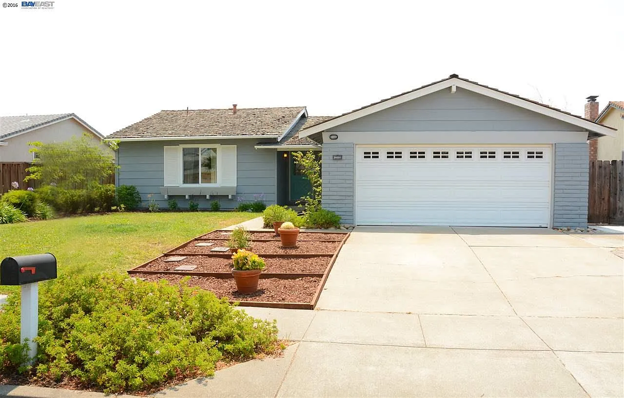 38201 Guava Dr photo 1