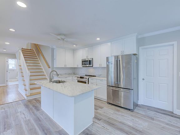 2nd image of 2837/2839 Burney Dr