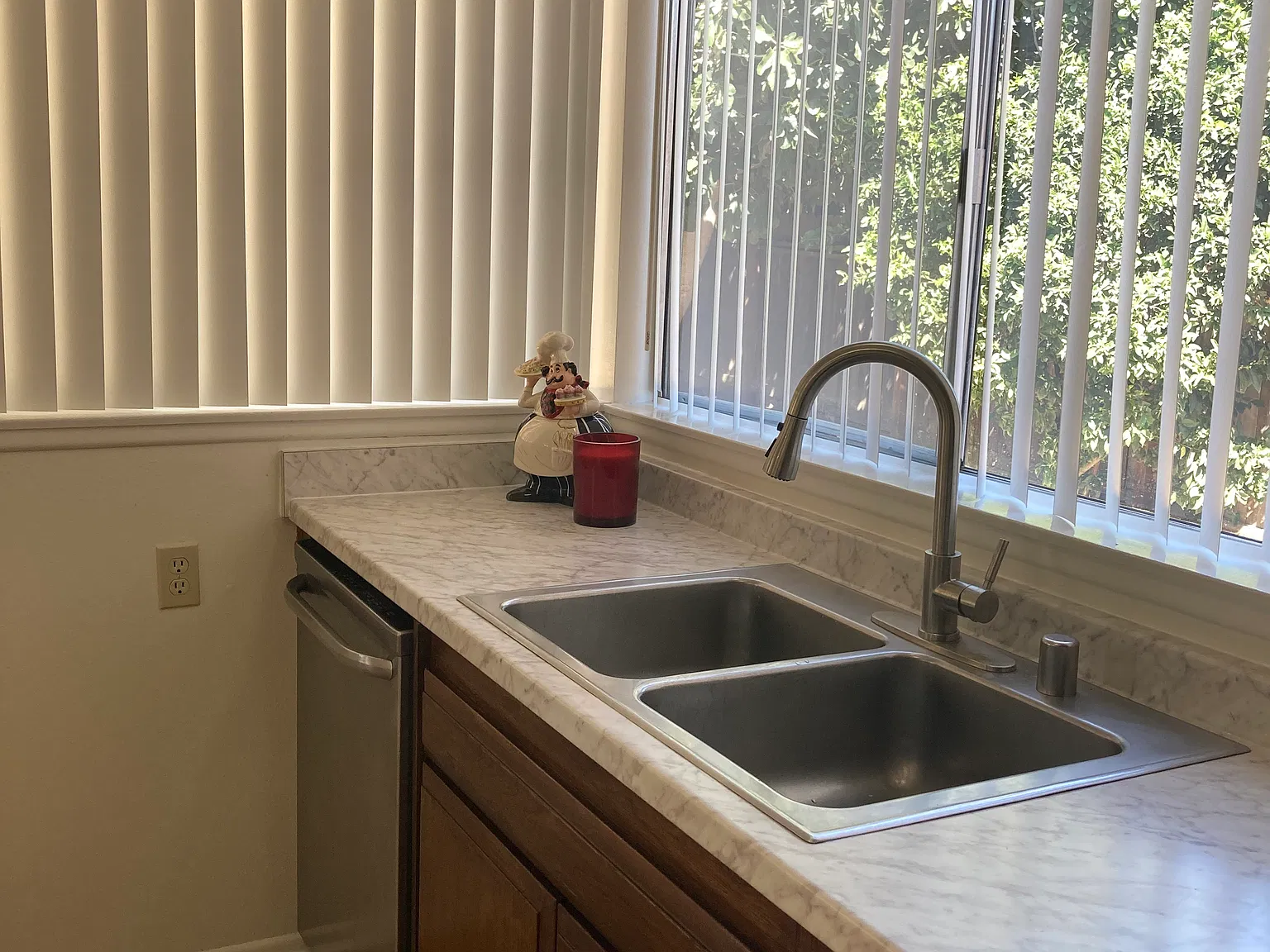 4 bed, 1609 sqft, $3,795 — Photo 3