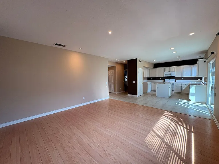 1456 Pinewood Dr — Photo 10
