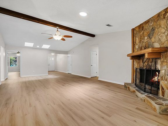 5th image of 762 Lupine Ln