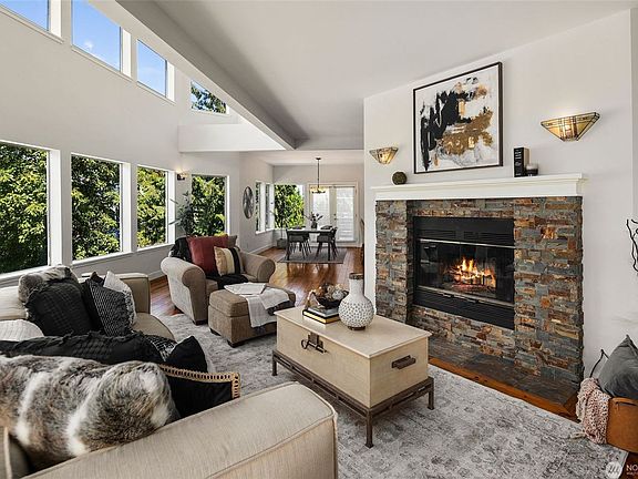 3rd image of 4338 Latona Ave NE
