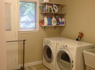 5N562 Guild Ln, Wayne, IL 60184