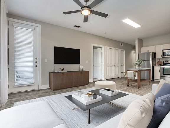 Beautiful Spacious Living Room