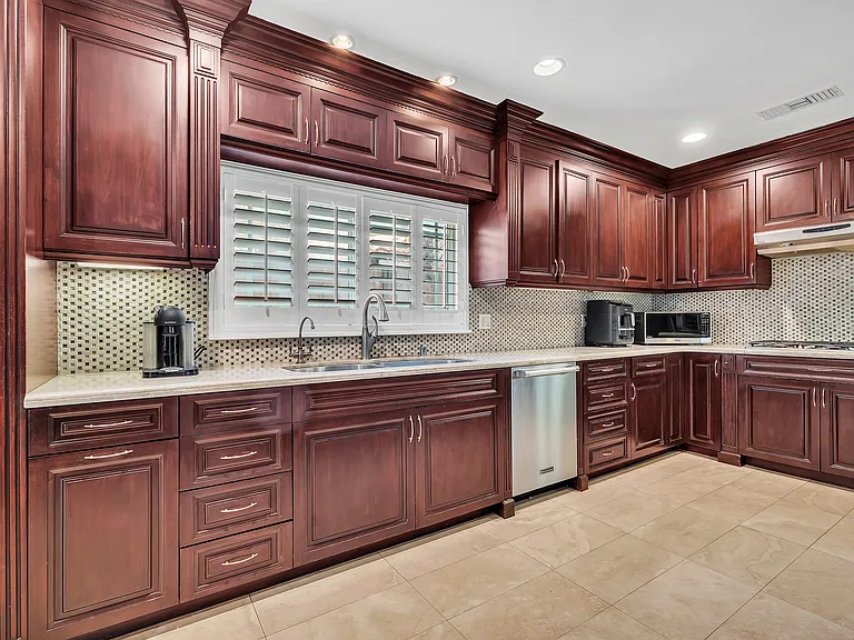 326 N Doheny Dr — Photo 14