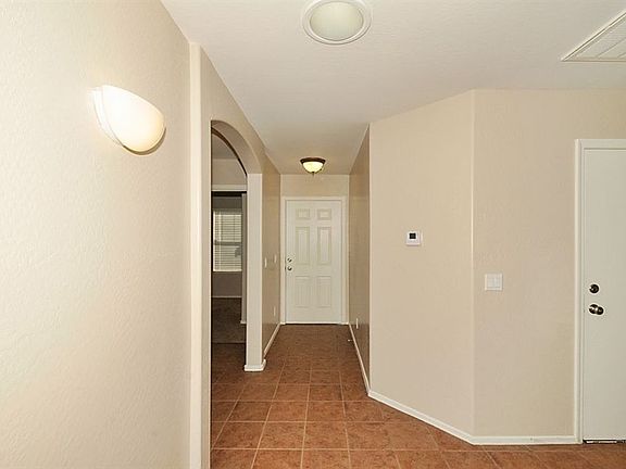 4th image of 10526 W Roanoke Ave