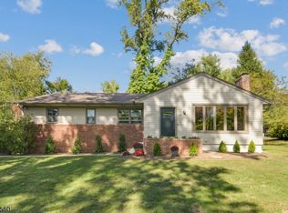 862 Long Hill Rd, Gillette, NJ 07933