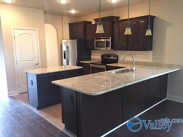 3 bed, 2.0 bath, 1751 sqft, $1,800 — Photo 4