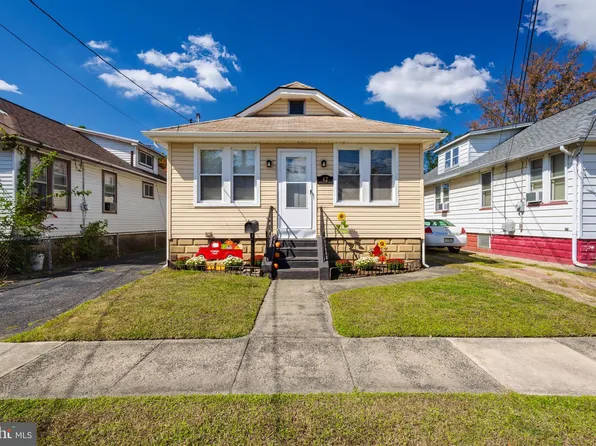42 Oxford Ave, Gloucester City, NJ 08030