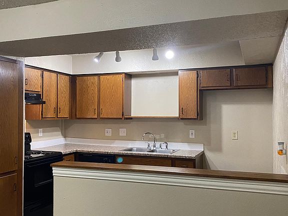 5th image of 310 E Denton Dr #B