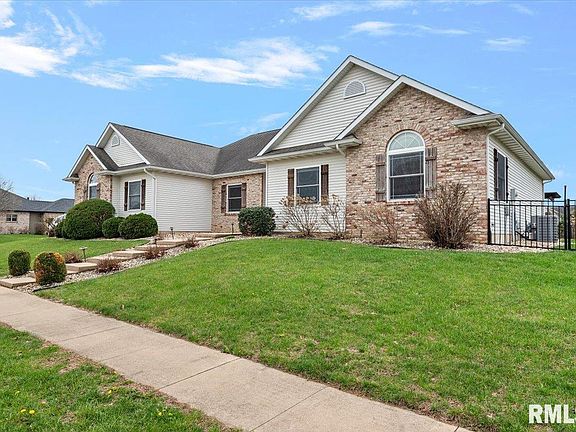 2nd image of 4800 Longfellow Dr