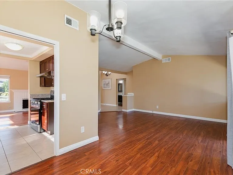 1044 Cogburn Ln — Photo 6