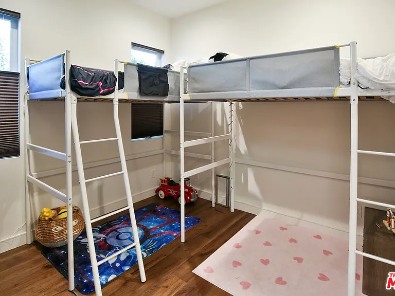 8501 Belford Ave — Photo 26