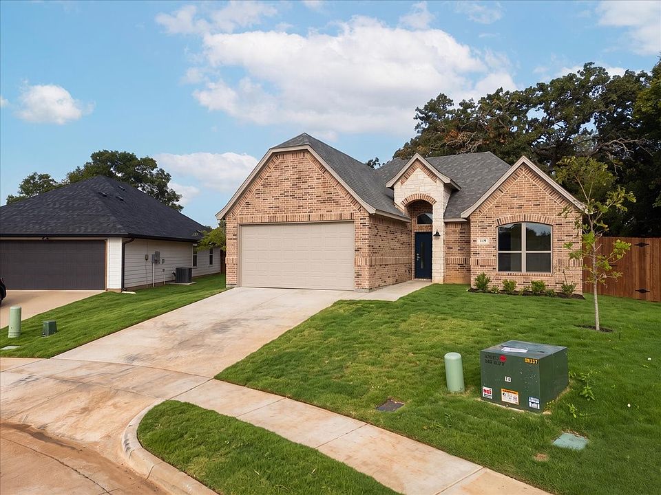 1st image of 119 Clover Cir