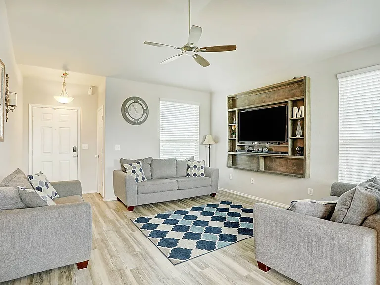 5687 Heron Dr — Photo 5