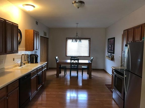 Large eat-in Kitchen