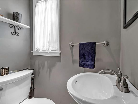 4th image of 84 Bernhardt Dr