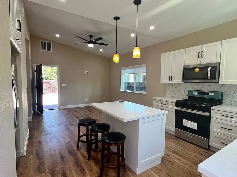 2029 W Pueblo Ave #A — Photo 4