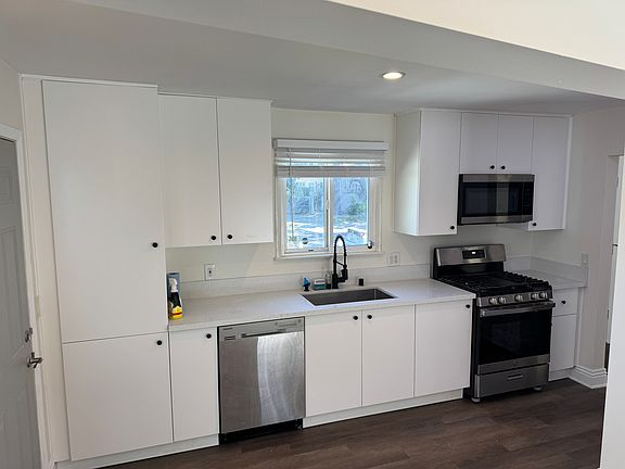 5th image of 8011 Saloma Ave