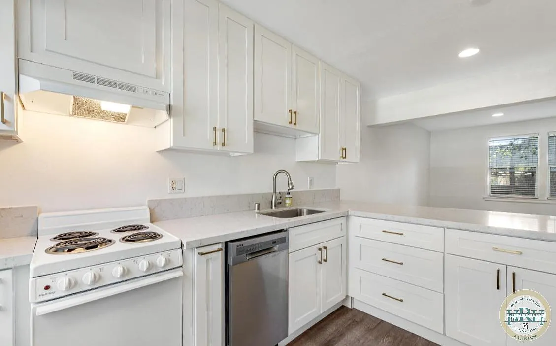 2 bed, 850 sqft, $2,895 — Photo 4