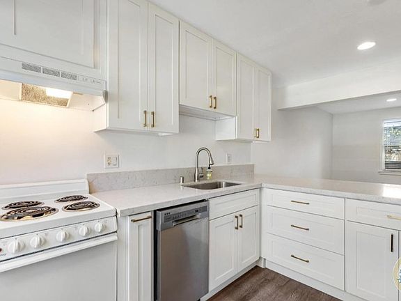4th image of 33 Livingston Ct