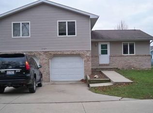 214 1/2 Greenwood Ave APT A, Bloomington, IL 61704