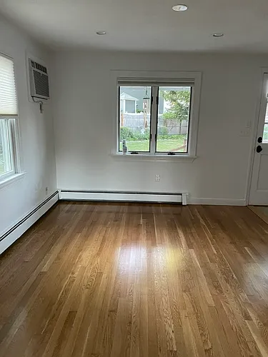 84 Hawthorne St Photo 1