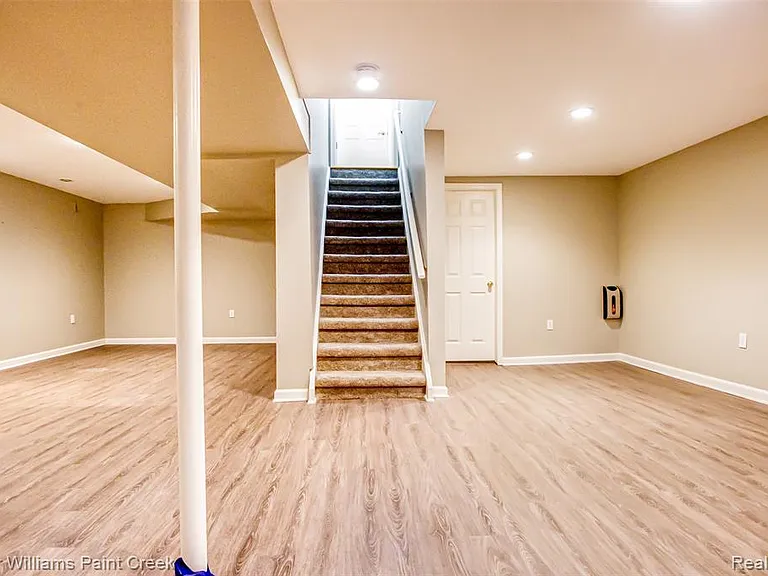 1346 Arbor Creek Dr — Photo 32