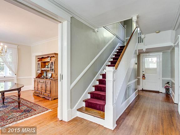 3rd image of 8904 Gallant Green Dr