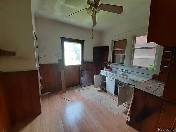 3rd image of 105 Rhode Island St