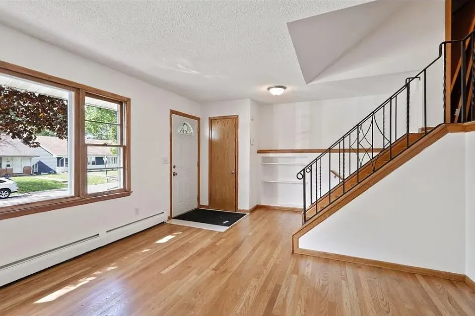 4 bed, 1.5 bath, 1280 sqft, $2,450 — Photo 3