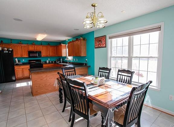 3rd image of 7320 Oakham Ct
