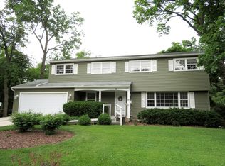 520 Aurora Way, Wheaton, IL 60187