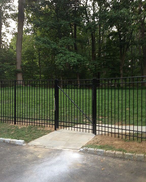 2nd image of 5 Robert Rd