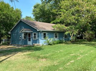1124 N 1700th Rd, Lawrence, KS 66049