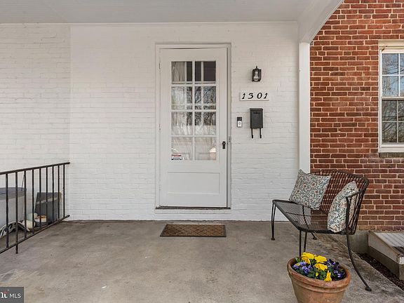 3rd image of 1301 Northview Rd