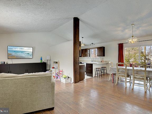 4th image of 3632 Brookeside Dr