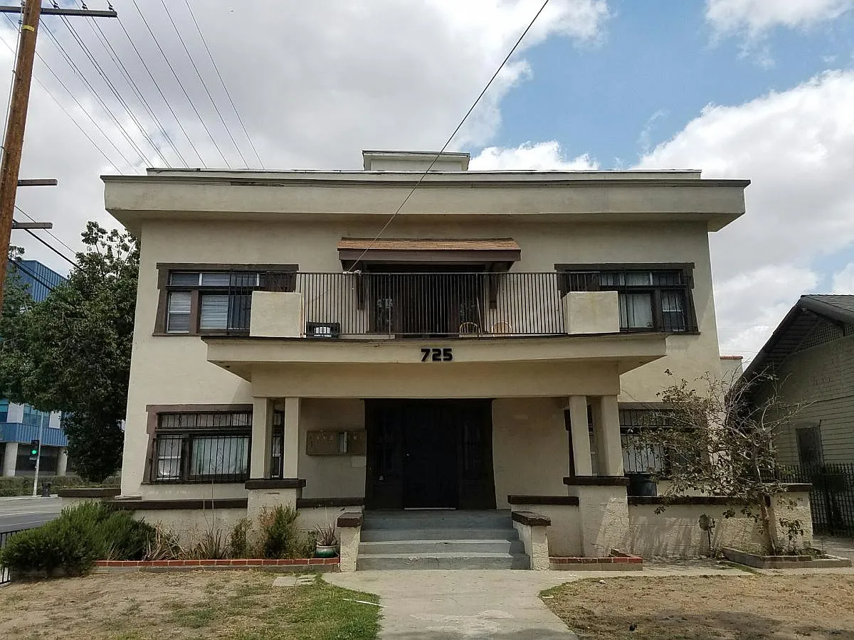 Front of House - 725 W 60th St #2