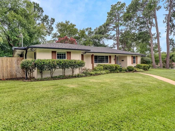 1801 Blossom Ln, Tyler, TX 75701