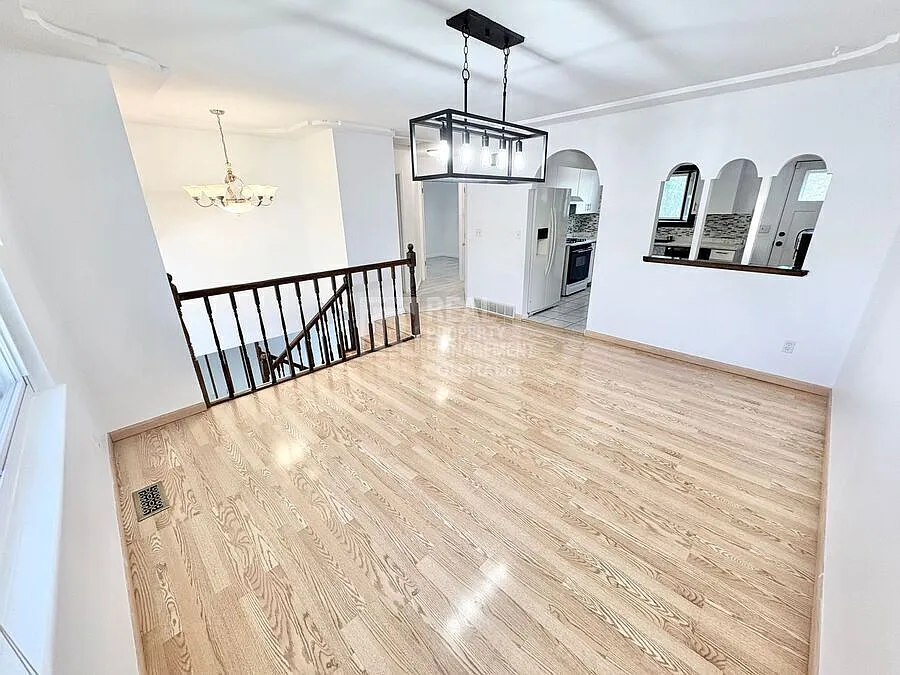 Updated 3BR Home with Huge Fenced Yard, Deck & Garage Near Horseshoe Park — Photo 2
