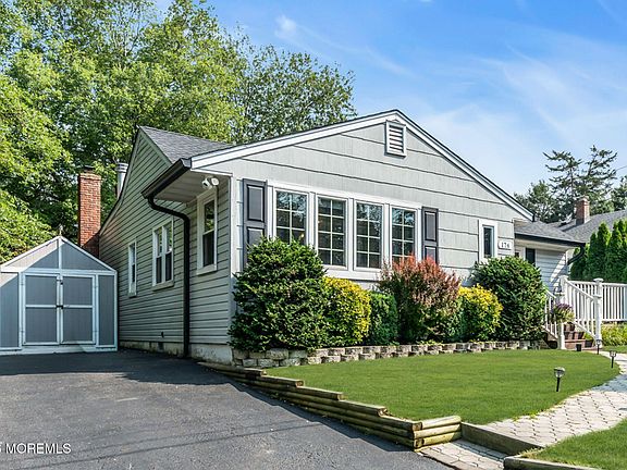 3rd image of 174 16th Avenue